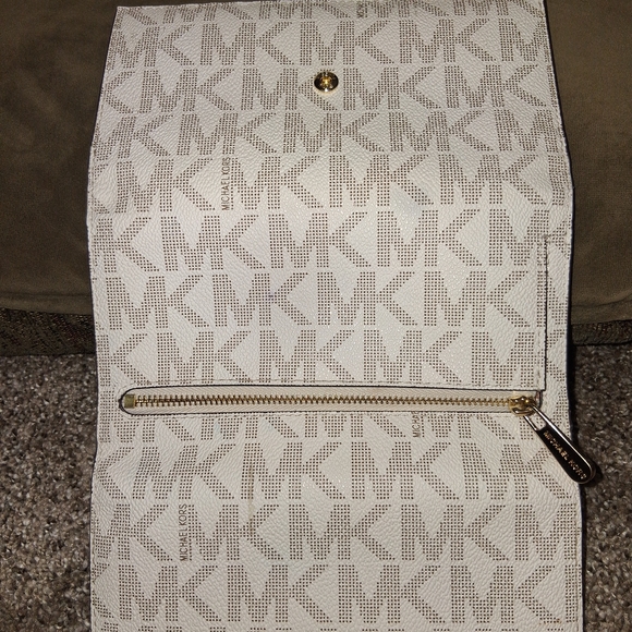 Michael Kors Cream and Tan Tote Bag - Picture 6 of 10